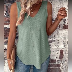 NWOT SIZE M AMAZON Sleeveless Green eyelet Lace Top